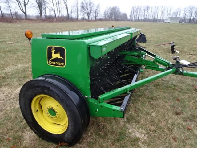 Image of John Deere 450 equipment image 1