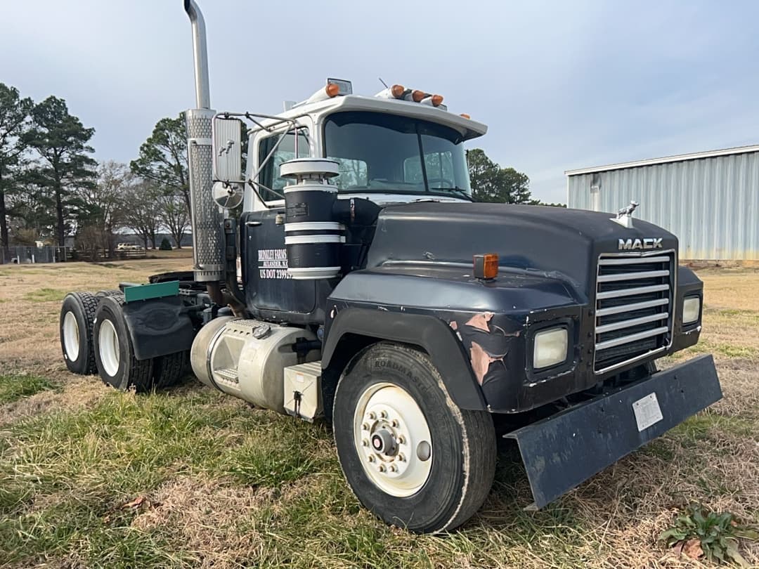 Image of Mack RD688S Primary image