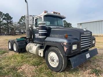 Main image Mack RD688S