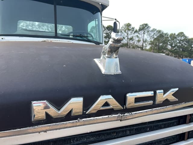 Image of Mack RD688S equipment image 2