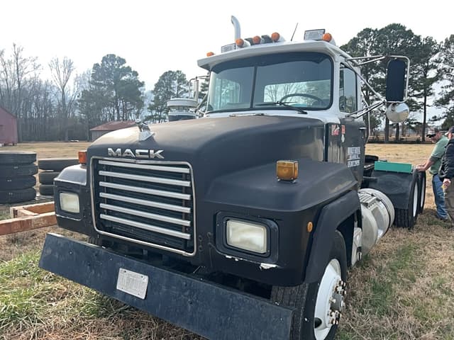 Image of Mack RD688S equipment image 1