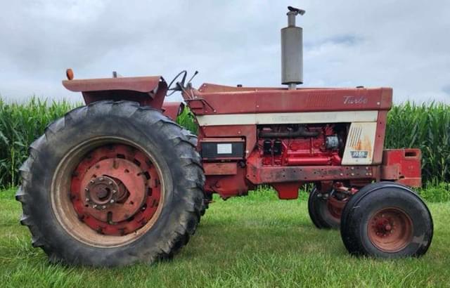 Image of International Harvester 1066 equipment image 3