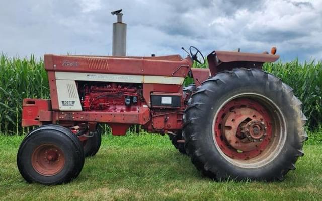 Image of International Harvester 1066 equipment image 2
