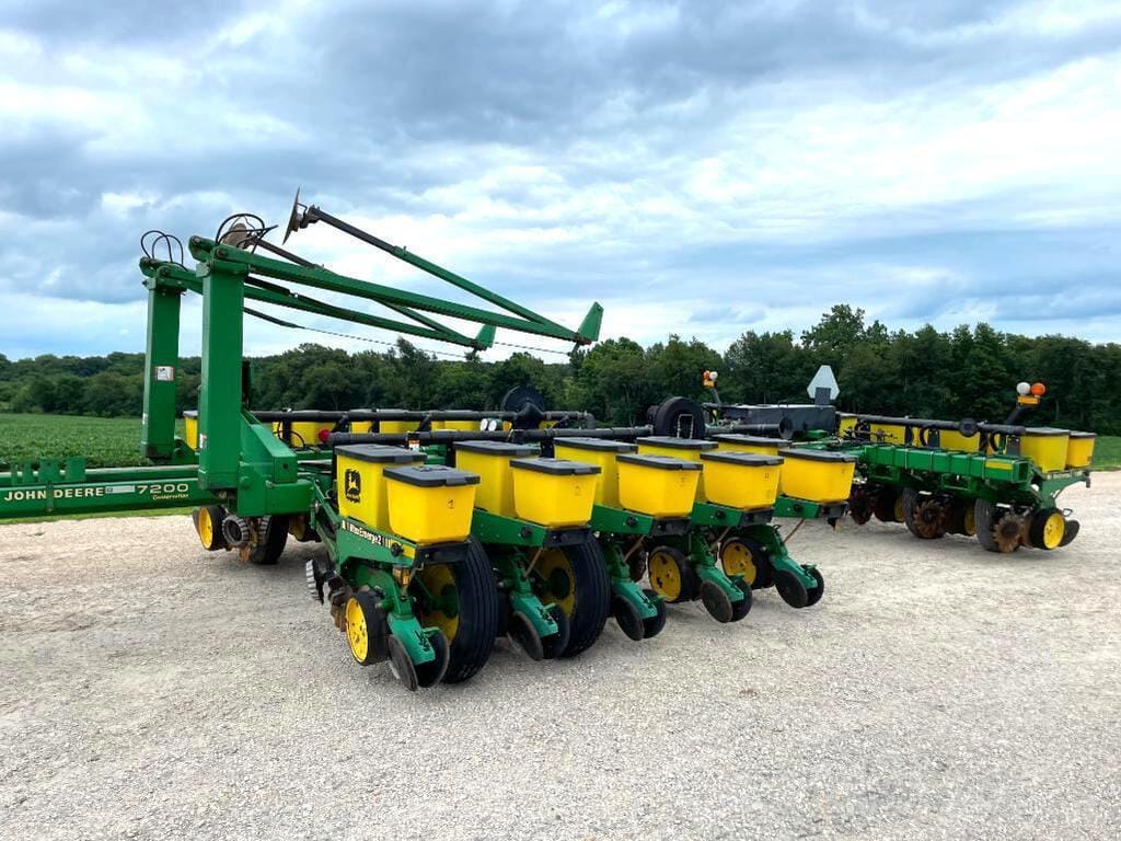 Main image John Deere 7200