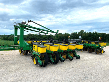 Main image John Deere 7200