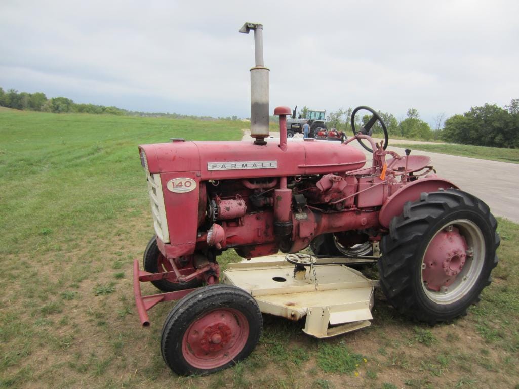 Main image Farmall 140