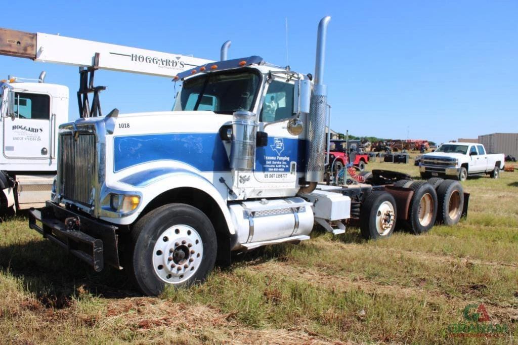 2003 International Eagle 9900 Equipment Image0