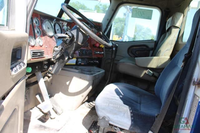 Image of International Eagle 9900 equipment image 4