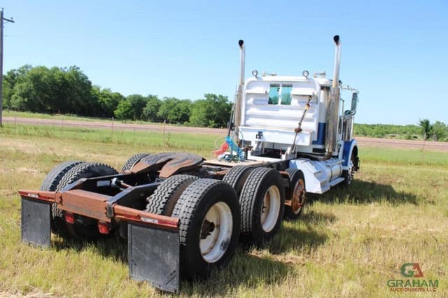 Image of International Eagle 9900 equipment image 2