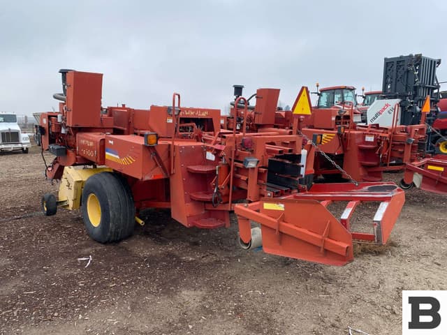 Image of New Holland BB900 equipment image 1