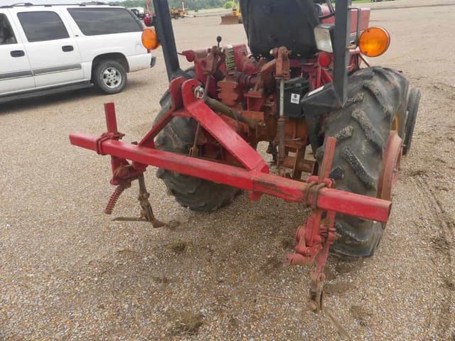 Image of International Harvester 274 equipment image 3