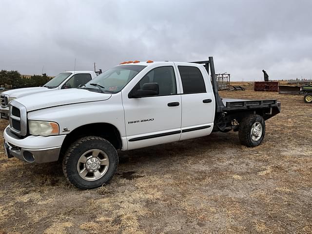 Image of Dodge Ram 2500 equipment image 2