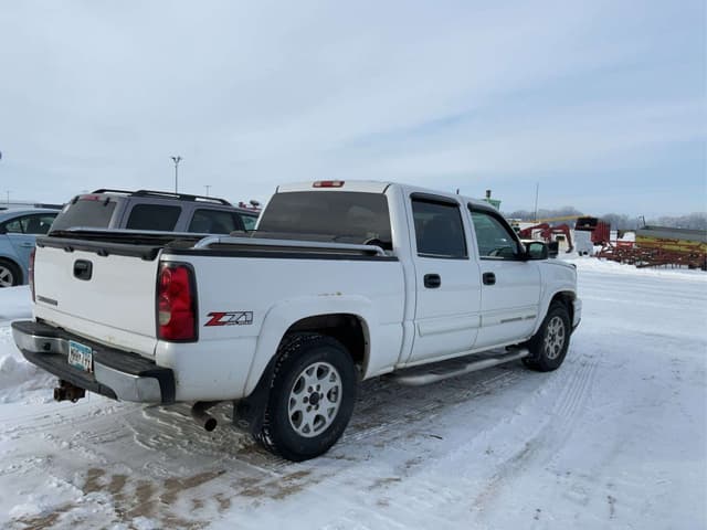 Image of Chevrolet 1500 equipment image 3