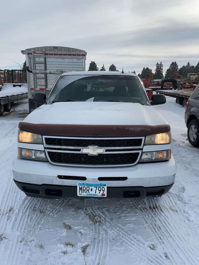 Image of Chevrolet 1500 equipment image 1