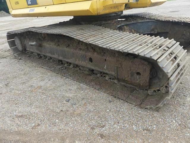 Image of Komatsu PC240LC equipment image 3