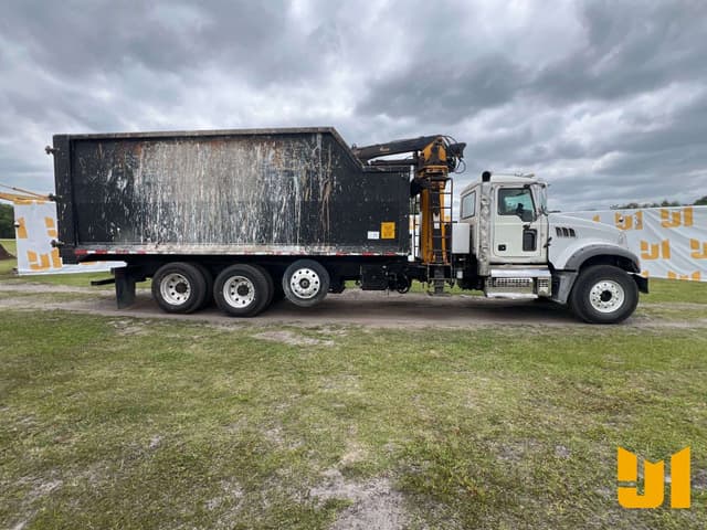 Image of Mack GR64F equipment image 3