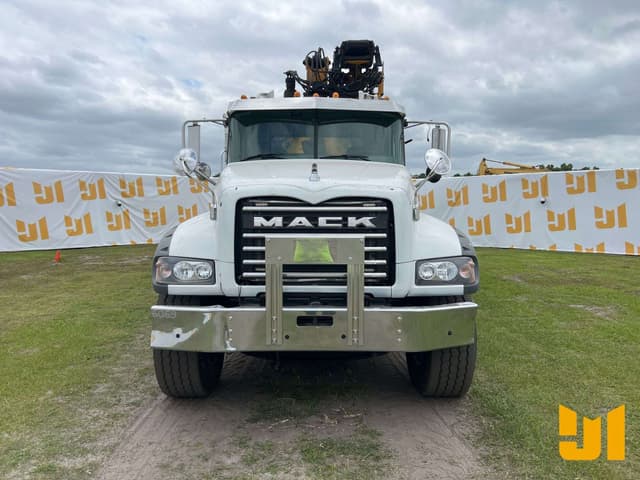Image of Mack GR64F equipment image 1
