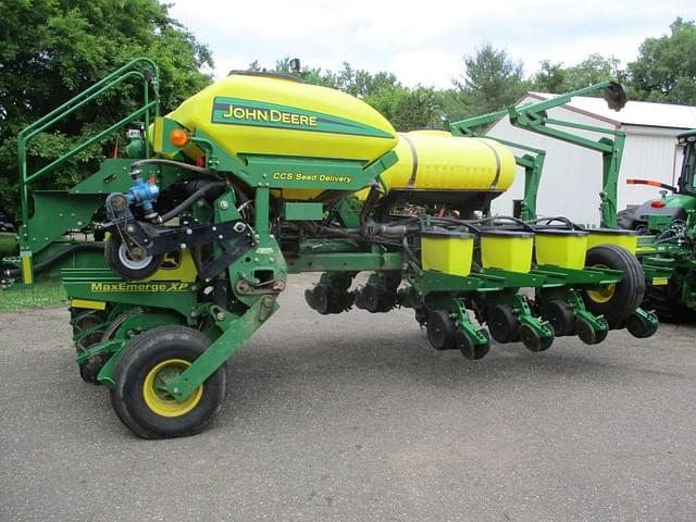 Image of John Deere 1770 equipment image 2