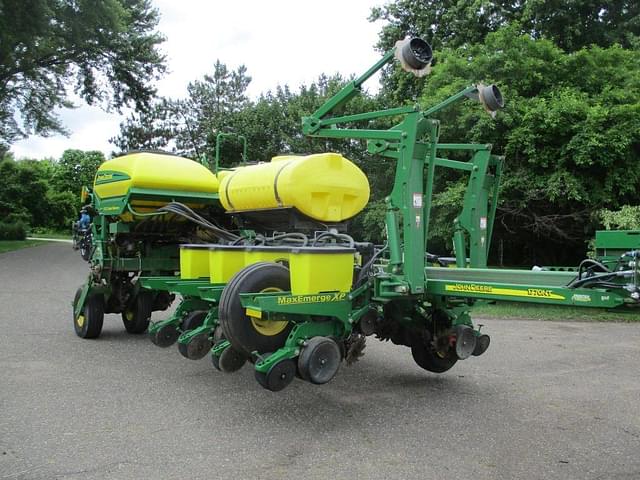 Image of John Deere 1770 equipment image 1