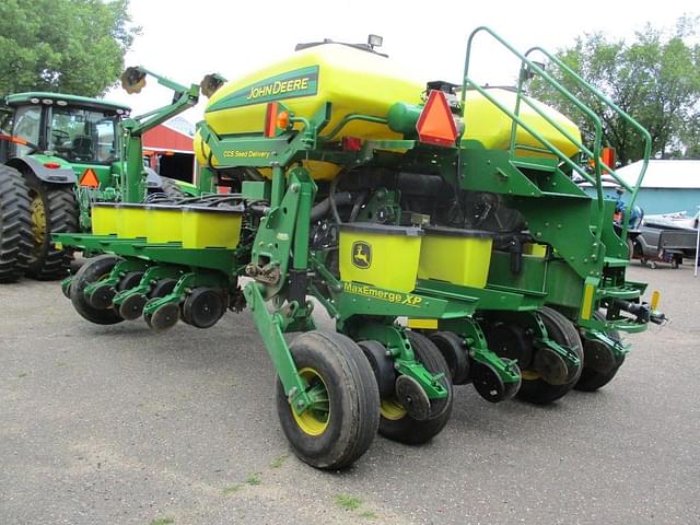 Image of John Deere 1770 equipment image 4