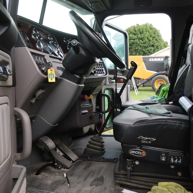 Image of Peterbilt 379 equipment image 2