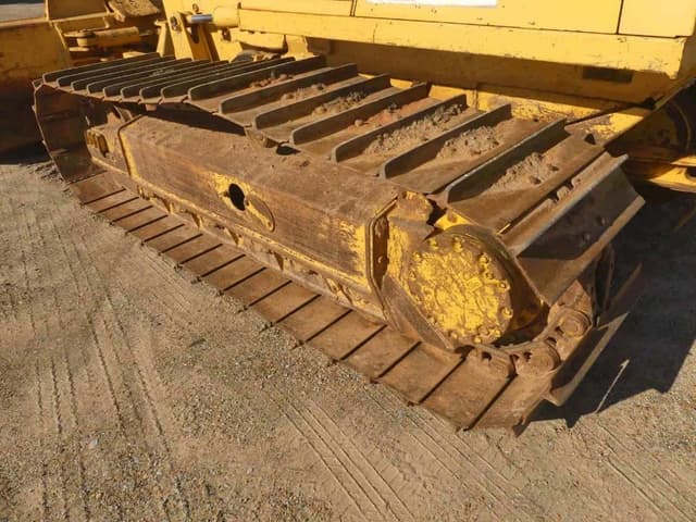 Image of Komatsu D39PX-21 equipment image 4