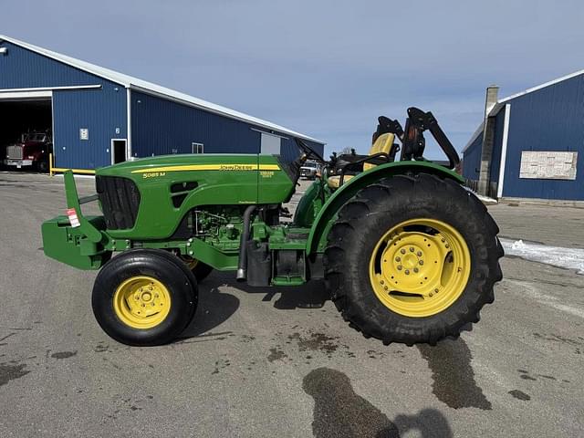 Image of John Deere 5085M equipment image 2