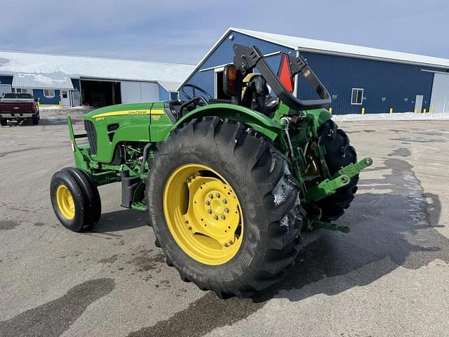 Image of John Deere 5085M equipment image 3