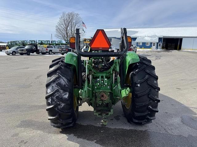 Image of John Deere 5085M equipment image 4