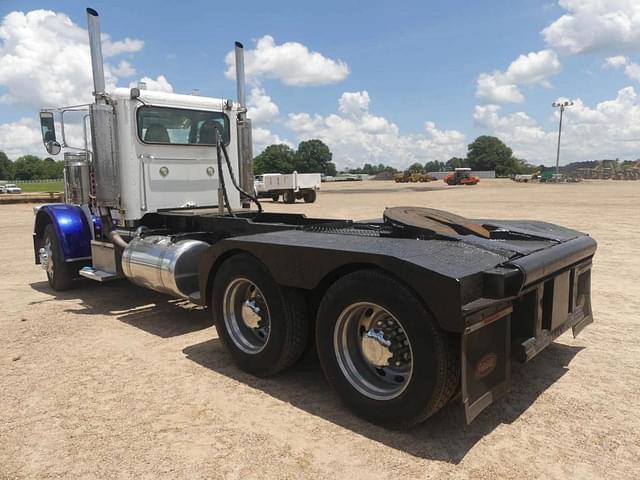 Image of Peterbilt 388 equipment image 3