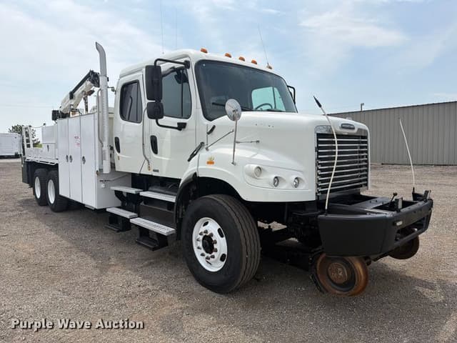 Image of Freightliner Business Class M2 equipment image 2