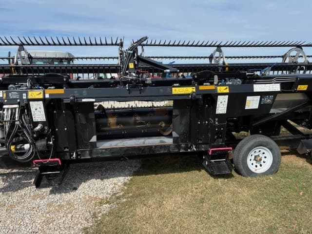 Image of MacDon FD240 equipment image 4