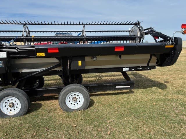 Image of MacDon FD240 equipment image 3