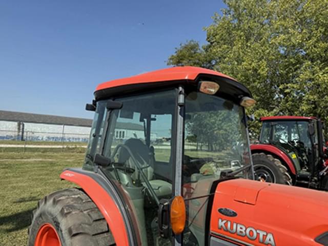 Image of Kubota L3940 equipment image 4