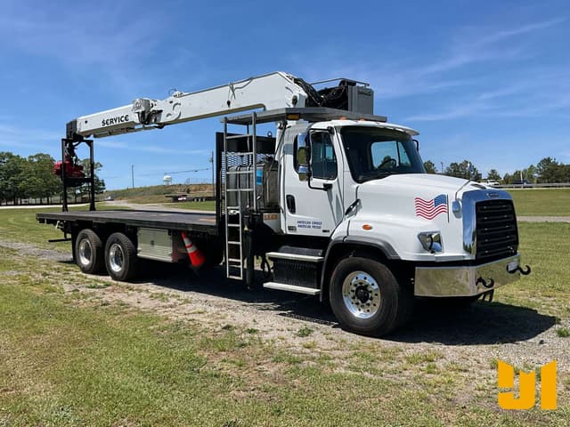 Image of Freightliner 114SD equipment image 2