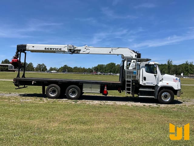 Image of Freightliner 114SD equipment image 3