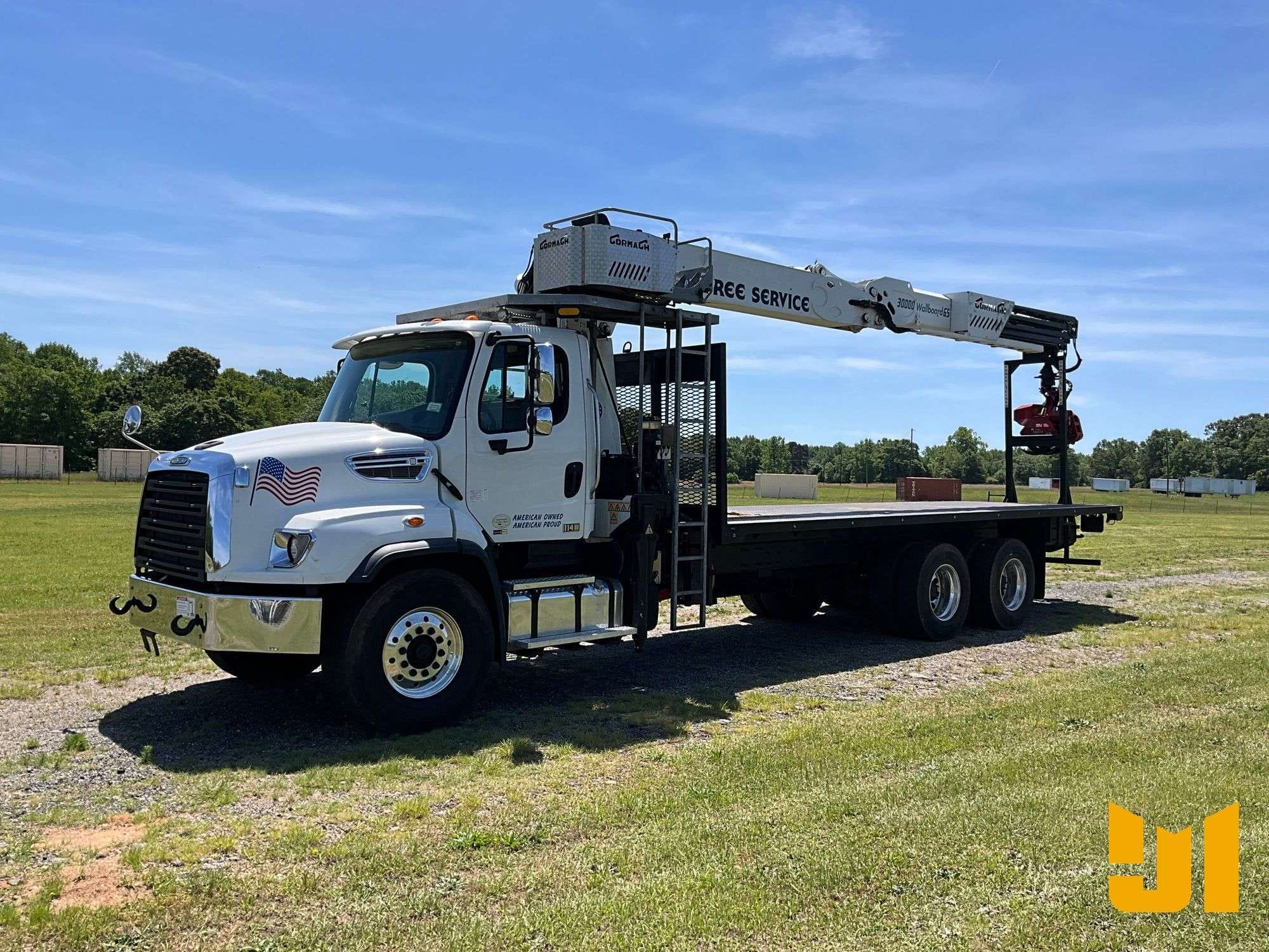 2013 Freightliner 114SD Equipment Image0