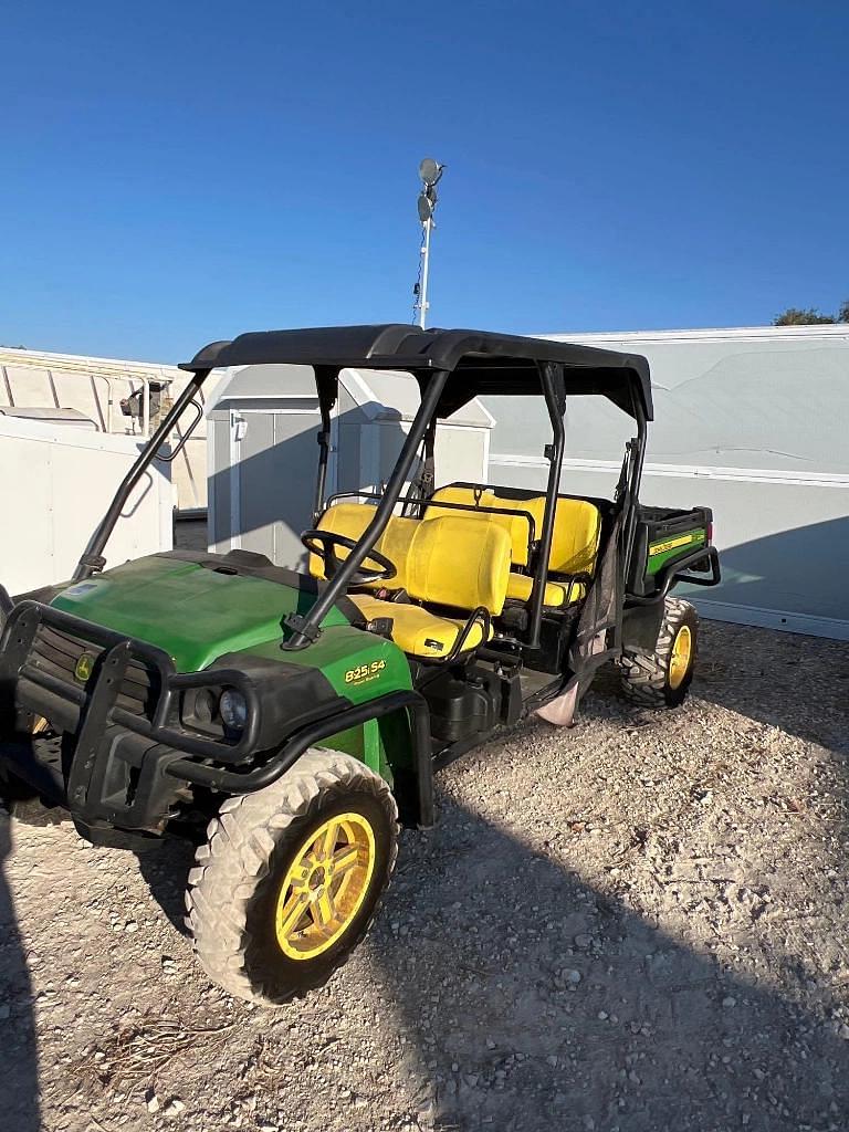 Image of John Deere Gator XUV 825i S4 Image 1