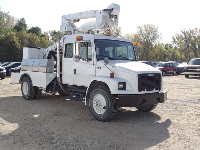 Image of Freightliner FL70 equipment image 2