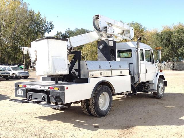 Image of Freightliner FL70 equipment image 4