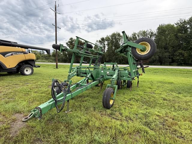 Image of John Deere 680 equipment image 4