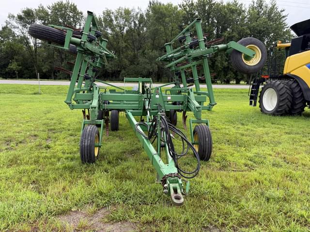 Image of John Deere 680 equipment image 2