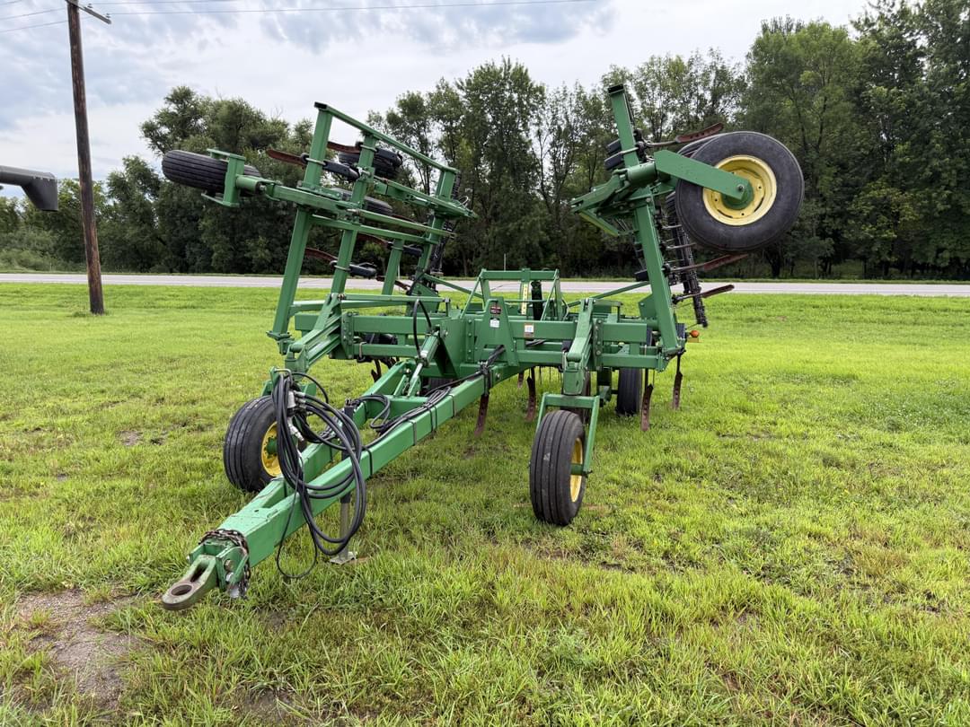 Image of John Deere 680 Primary image