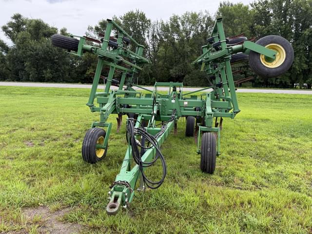 Image of John Deere 680 equipment image 3