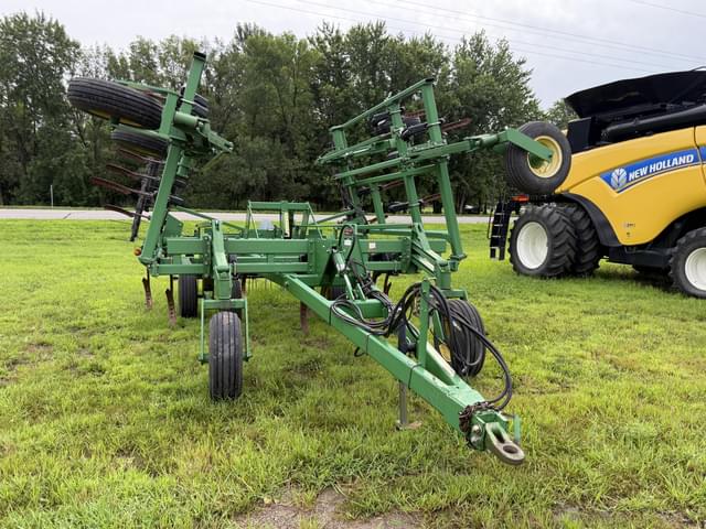 Image of John Deere 680 equipment image 1