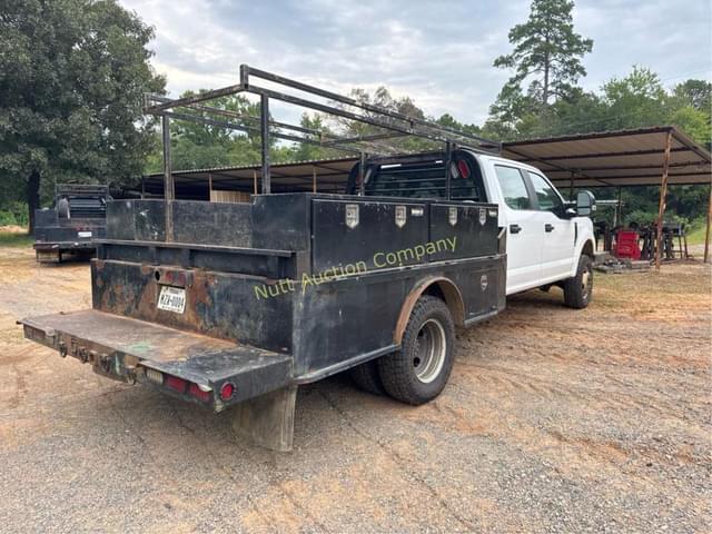 Image of Ford F-350 equipment image 4