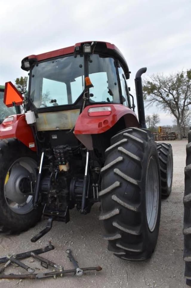Image of Case IH Farmall 110A equipment image 2