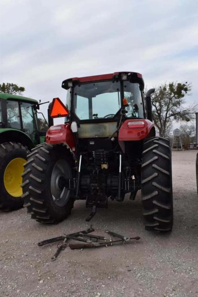 Image of Case IH Farmall 110A equipment image 4