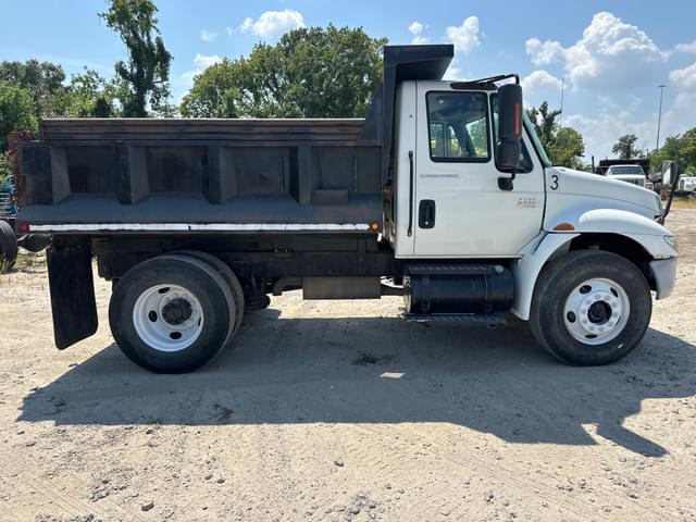 Image of International 4400 equipment image 3