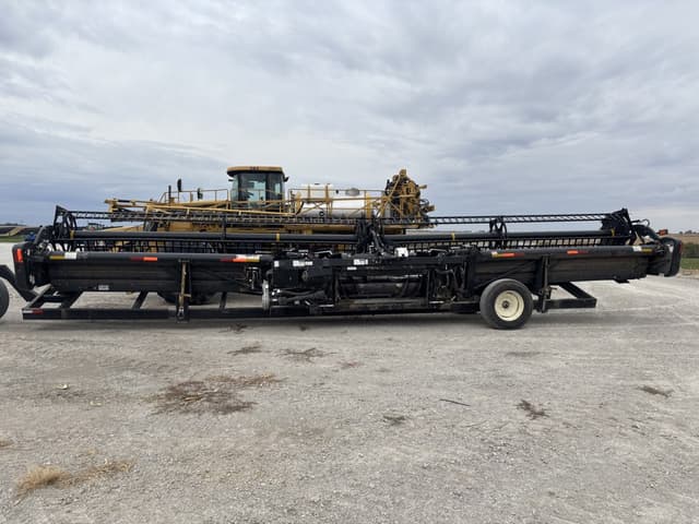 Image of MacDon FD70-40 equipment image 4